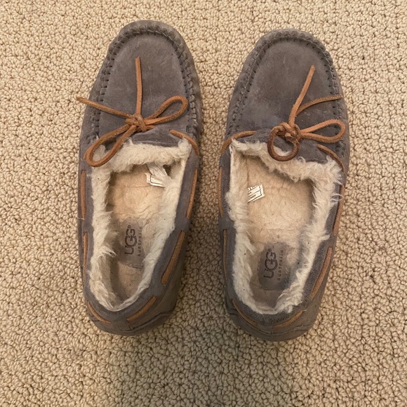 Super comfy grey moccasins - Picture 3 of 4